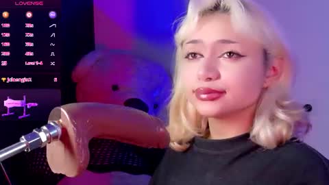 scarlet_gold online show from June 14, 2:24 am