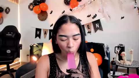 Snapshot of scarlet_summer_25 chatting on October 4, 12:22 pm scarlet_summer_25 online show from October 4, 12:22 pm