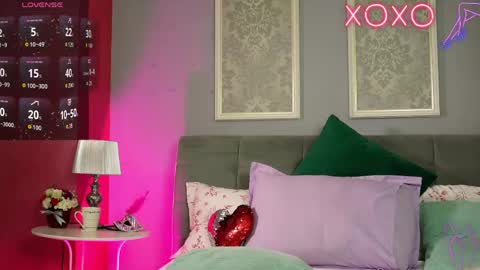 Scarlet online show from May 4, 5:50 pm