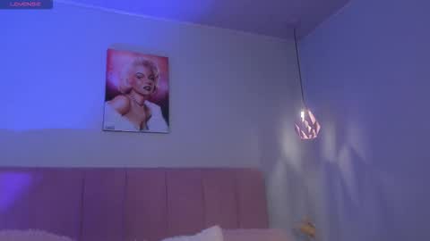 Scarlet  online show from March 18, 5:56 am