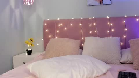 Scarlet  online show from June 18, 9:14 am
