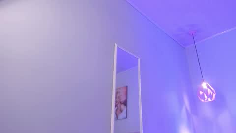 Scarlet  online show from December 1, 4:05 am