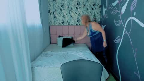Snapshot of scarlethoot_ chatting on January 10, 12:15 pm S C A R L E T online show from January 10, 12:15 pm