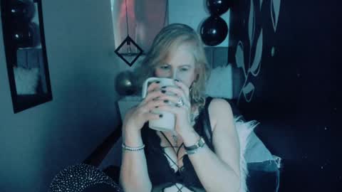 Snapshot of scarlethoot_ chatting on December 12, 12:01 pm S C A R L E T online show from December 12, 12:01 pm