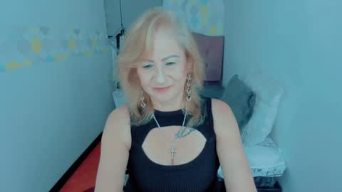 Snapshot of scarlethoot_ chatting on January 8, 11:43 am S C A R L E T online show from January 8, 11:43 am