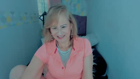 Snapshot of scarlethoot_ chatting on December 26, 12:05 pm S C A R L E T online show from December 26, 12:05 pm