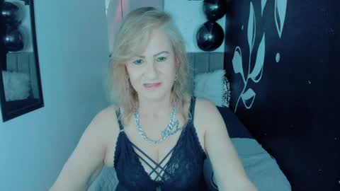 Snapshot of scarlethoot_ chatting on December 7, 11:51 am S C A R L E T online show from December 7, 11:51 am