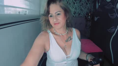 Snapshot of scarlethoot_ chatting on January 15, 11:53 am S C A R L E T online show from January 15, 11:53 am