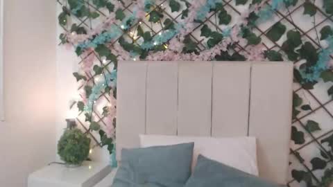 scarlet  online show from November 10, 2:01 pm