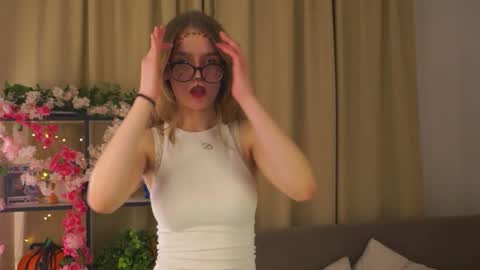 Maria online show from December 2, 9:28 pm