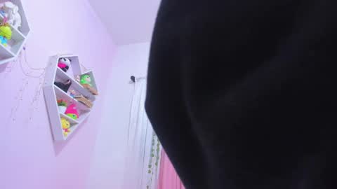 Snapshot of scarletliz chatting on March 7, 12:23 pm Scarletliz online show from March 7, 12:23 pm
