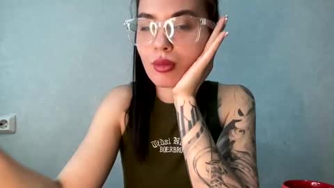 Snapshot of scarletpetal chatting on February 3, 9:19 am scarletpetal online show from February 3, 9:19 am