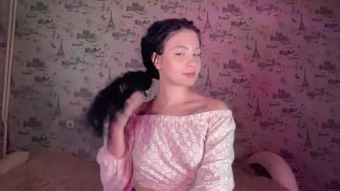 Snapshot of scarletpetal chatting on October 4, 10:32 am scarletpetal online show from October 4, 10:32 am