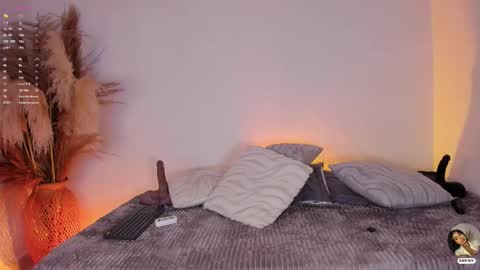 scarlet  online show from March 11, 12:20 pm