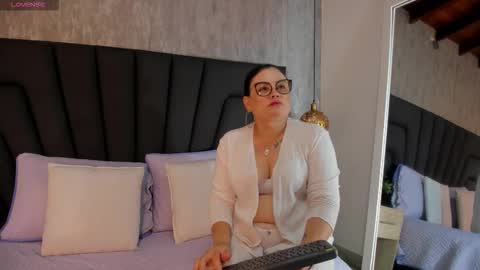 Snapshot of scarlett_monroe_1 chatting on October 18, 11:35 am scarlett_monroe_1 online show from October 18, 11:35 am