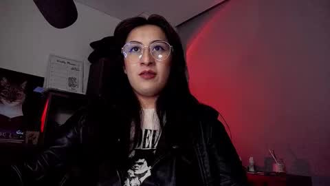 Snapshot of scarlett_sen chatting on October 10, 3:50 pm Mistress Scarlett online show from October 10, 3:50 pm
