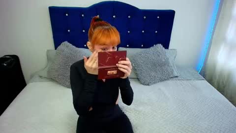 Snapshot of scarlettmilf_cg chatting on October 20, 12:52 pm Scarlett online show from October 20, 12:52 pm