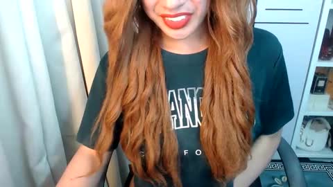 Queen Scarlet online show from March 15, 1:24 pm