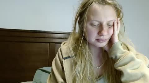 Snapshot of scartit chatting on March 3, 4:21 am ScarTit Bernhard online show from March 3, 4:21 am