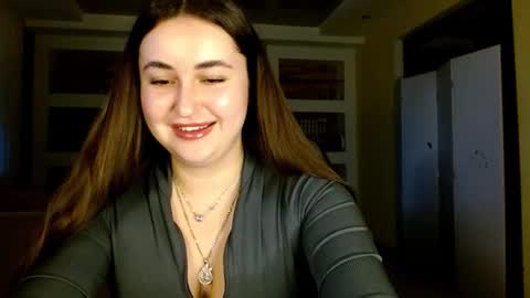 Elizabeth  online show from February 13, 2:40 pm