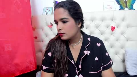 selena_beautyy online show from June 12, 7:00 pm