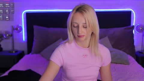 Snapshot of selena_lily chatting on September 13, 12:46 pm Selena Lily online show from September 13, 12:46 pm