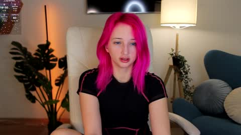 Snapshot of selena_lily chatting on February 7, 7:07 am Selena Lily online show from February 7, 7:07 am