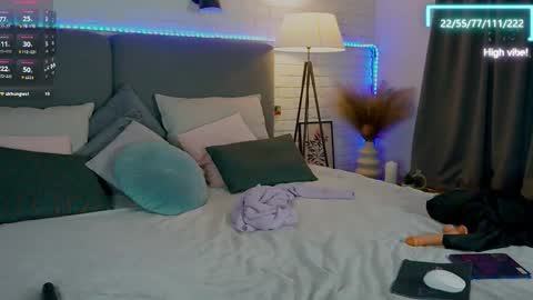 Snapshot of selena_lily chatting on October 9, 1:15 pm Selena Lily online show from October 9, 1:15 pm