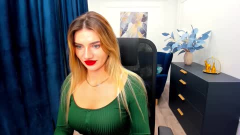 selenaemoore online show from September 18, 4:55 am