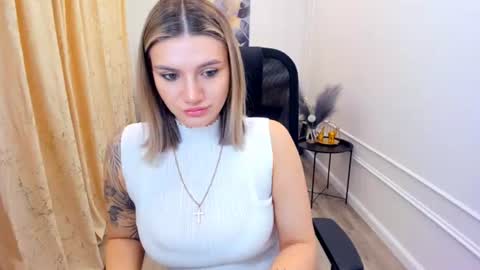 selenaemoore online show from June 16, 4:02 am