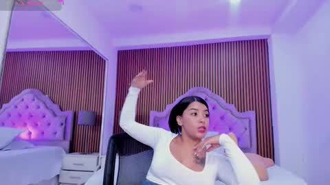 selenastonne online show from November 8, 9:53 pm