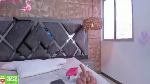 selene__lopez_ online show from June 22, 7:22 pm