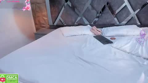 selene__lopez_ online show from June 30, 10:31 pm