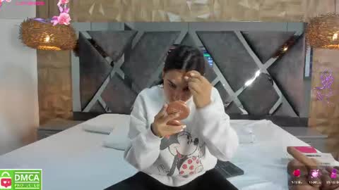 selene__lopez_ online show from June 29, 7:35 pm