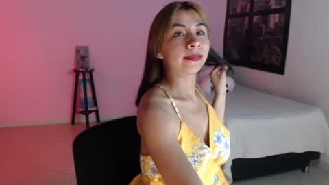 Snapshot of selene_gils chatting on February 19, 1:18 am nathy online show from February 19, 1:18 am