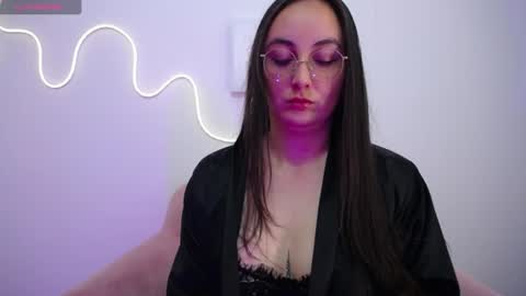 selene_swee online show from July 5, 5:40 pm