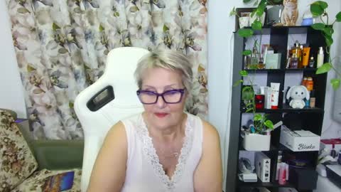 Selenna online show from February 1, 6:51 pm