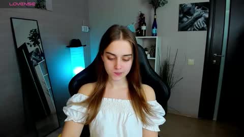 Emily  online show from October 18, 8:50 am