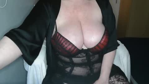 Snapshot of sensual_cris chatting on January 25, 9:57 pm CRIS online show from January 25, 9:57 pm