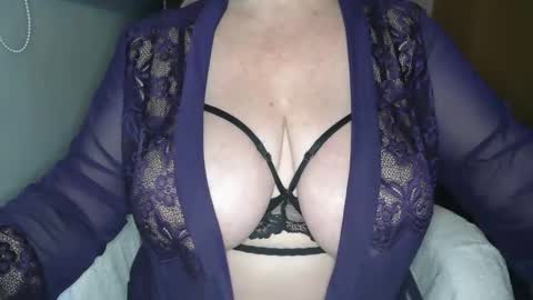 Snapshot of sensual_cris chatting on March 9, 3:38 pm CRIS online show from March 9, 3:38 pm