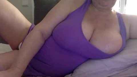 Snapshot of sensual_cris chatting on October 13, 8:39 am CRIS online show from October 13, 8:39 am
