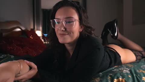 Jasmine online show from December 1, 6:10 pm