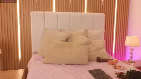 Sensual Kim77 online show from July 1, 12:48 pm