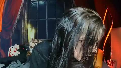 Snapshot of seraphinmunster chatting on March 1, 11:47 pm Seraphin Munster online show from March 1, 11:47 pm