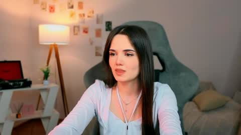 Alice online show from April 25, 7:22 pm