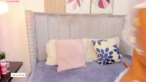 Danna  online show from June 17, 2:35 am