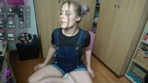 sexxxycrystali online show from December 2, 7:05 pm