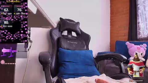 laura  online show from June 13, 3:42 pm