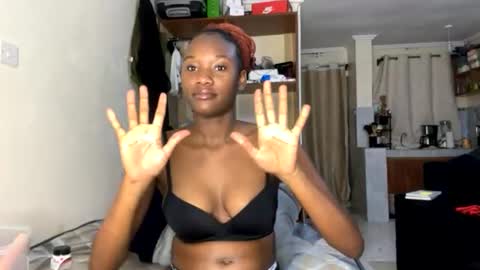 Nyla online show from June 15, 9:04 pm