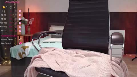 Annie - Your Dream Girl online show from February 7, 2:59 am